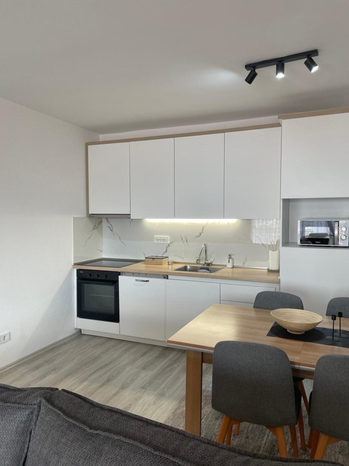 Apartment Prizreni-Free Private Parking 外观 照片